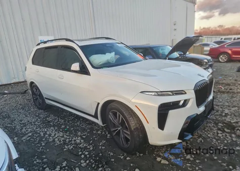 2024 BMW X7 xDrive40I z USA, uszkodzony, nr VIN 5UX23EM01R9W04204